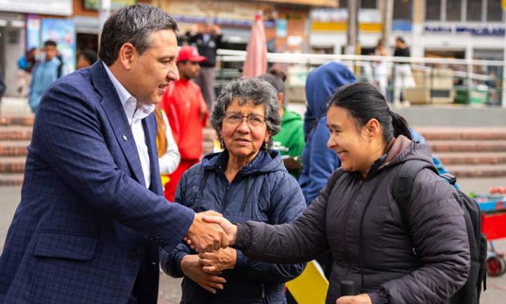Mauricio Lizcano alcanza un millón de firmas presidenciales