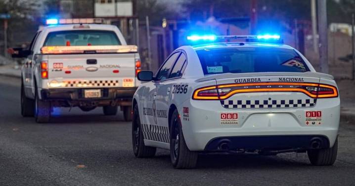 Localizan 10 vehículos, 3 con reporte de robo y cartuchos útiles en cateo