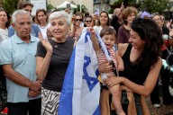 Israelis honour Trump as hostages return home two years after their capture