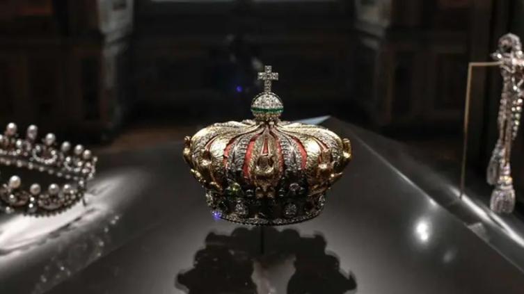 Transfieren varias joyas del Louvre al Banco de Francia