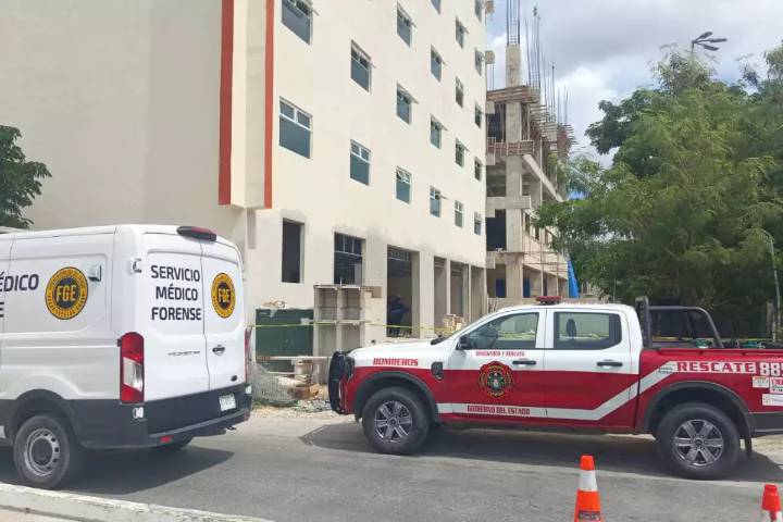 Trabajador poblano muere en una construcción en Mérida; compañeros tienen una teoría de lo que pasaría