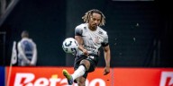 André Carrillo reaparece como titular en victoria de Corinthians después de superar una dura lesión ligamentaria
