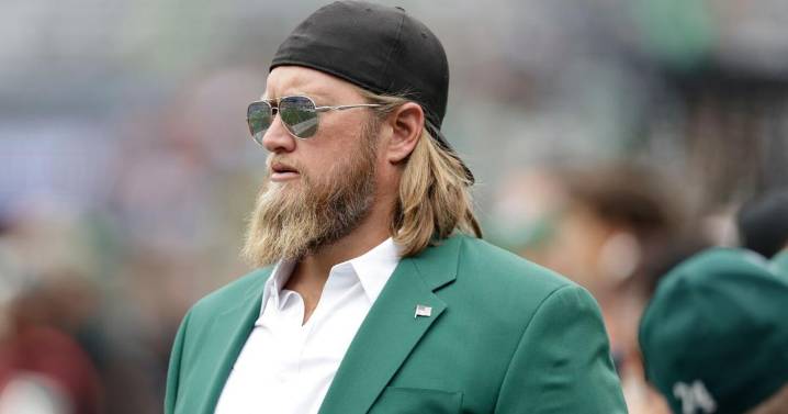 Former Jets center Mangold dies at 41
