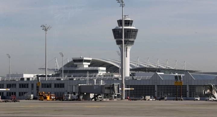 Suspenden vuelos en aeropuerto de Múnich por avistamiento de drones; otros 15 aviones fueron desviados