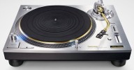The Culmination of a Legend: Technics crowns its Grand Class "1200G" turntable model with a limited "Master Edition" state-of-the-art ΔΣ-Drive (Delta Sigma Drive) motor control and Multi-stage Silent 