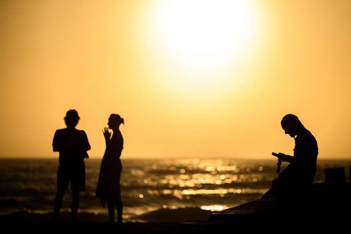 Spring heatwave spreads as wild winds hit another state