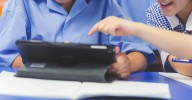 Victorian primary schools to enforce 90-minute screen time limit under education reform