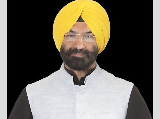 Delhi Minister Sirsa slams Kejriwal, alleges he "banned firecrackers to garner votes of a particular community" [ FULL VIEW ]