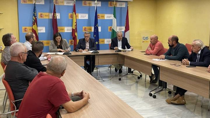 El presidente de la CHS se reúne con representantes de la comunidad de regantes de Letur