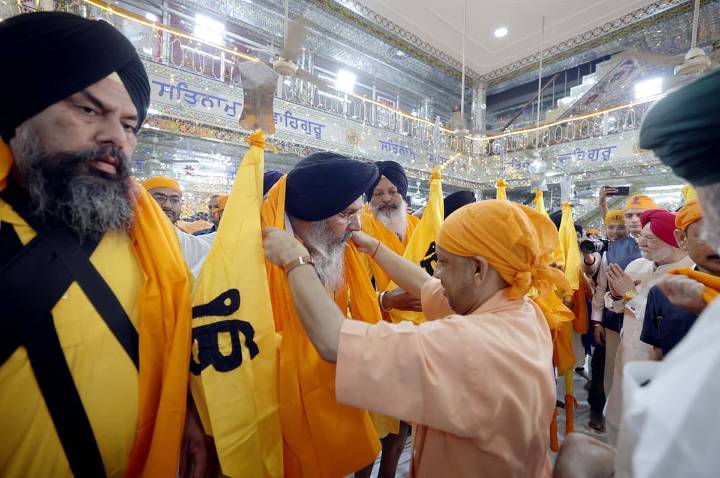 CM Yogi Welcomes Charan Suhave Guru Charan (Joda Sahib) Yatra In Lucknow