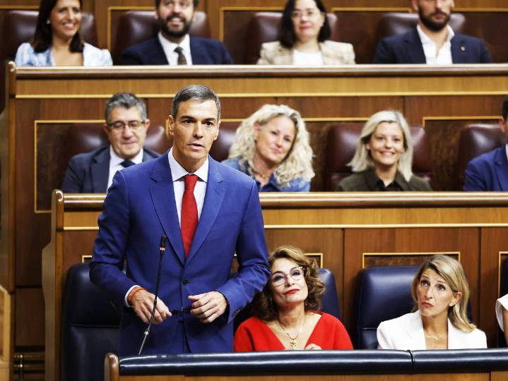 Feijóo cita a Sánchez en el Senado por el ‘caso Koldo’ y el presidente responde «ánimo, Alberto»