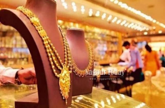 Happy shopping: Dhanteras lights up Nagpur markets with festive fervour, record rush