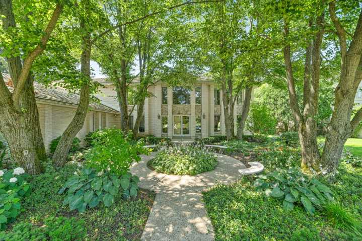 Highland Park 7-bedroom house with two primary suites: $1.5M