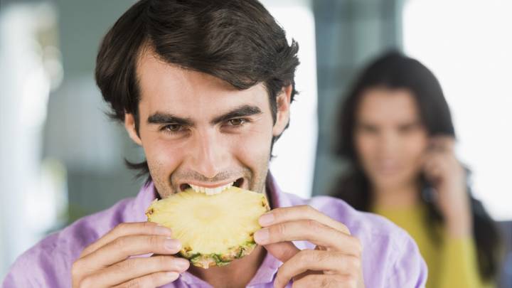 Múltiples beneficios de esta fruta tropical para la salud masculina