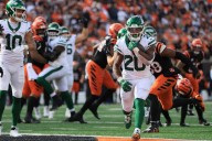 In an Emotional Game, the Jets Honor Nick Mangold and Win First Game of the Season