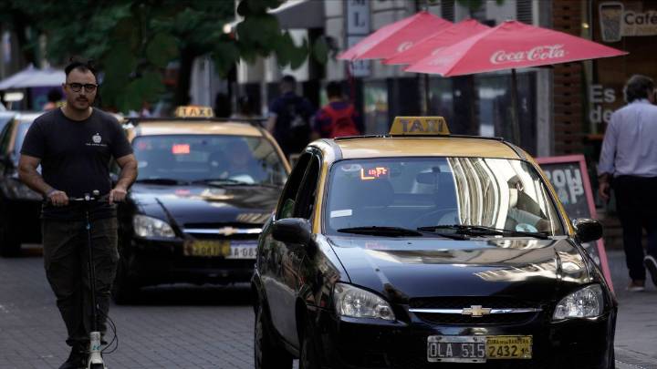 Taxis: avanza la prórroga y la igualdad de chapas en Rosario