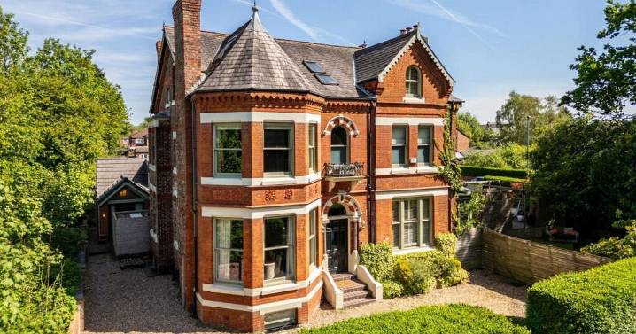 House hunters 'in love' with dream seven-bed Manchester pad that's had price slashed by £300k
