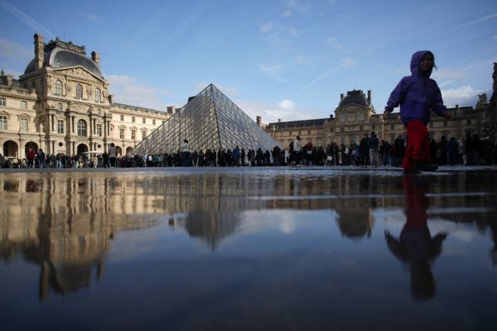Paris prosecutor says 2 suspects in the Louvre jewel heist acknowledge their involvement