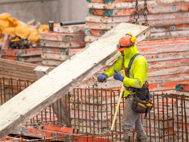 Canadian funds bet on 'nation-building' amid U.S. tariffs, taunts
