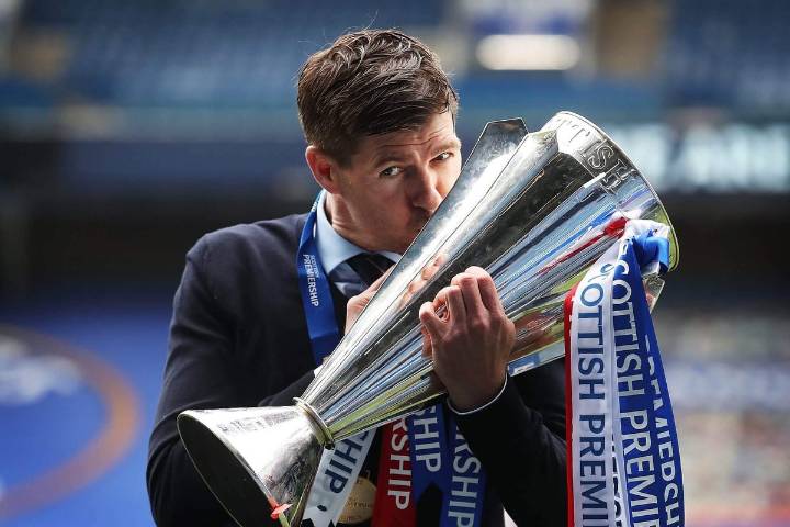 Steven Gerrard set for talks over Rangers return