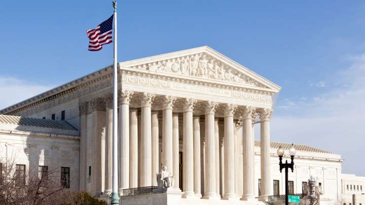 Supreme Court lets Trump strip protections from more than 300,000 Venezuelan migrants