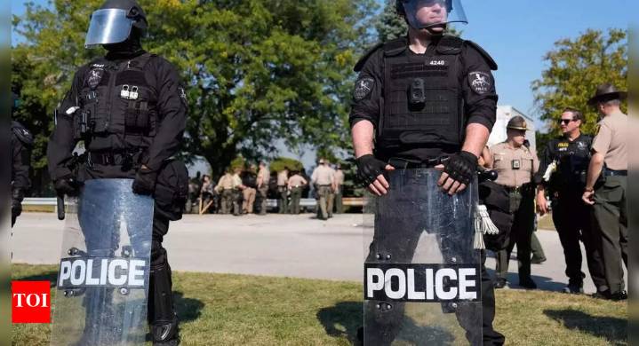 Tension in Chicago: Federal agents shoot woman, claiming they were 'boxed in' by 10 cars; she was an armed threat