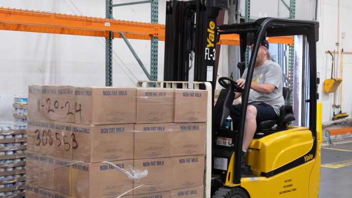 Texas food banks mobilize as shutdown threatens SNAP benefits