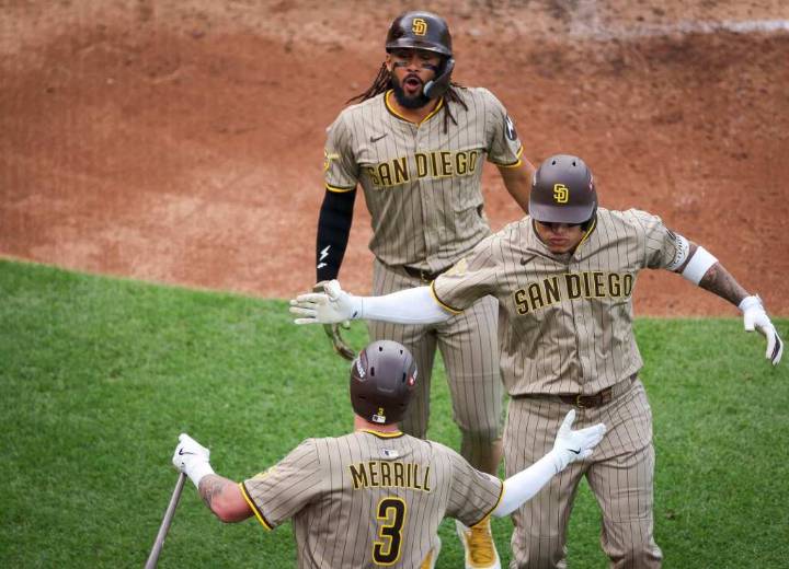 Photos: Padres blank Cubs in game 2, 3