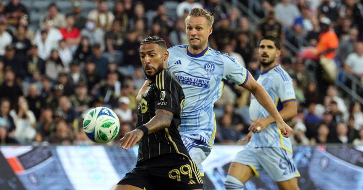Denis Bouanga's late goal lifts LAFC to its fifth consecutive win
