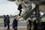 Trump boards Air Force One using small stairs after hunting stand found at airport
