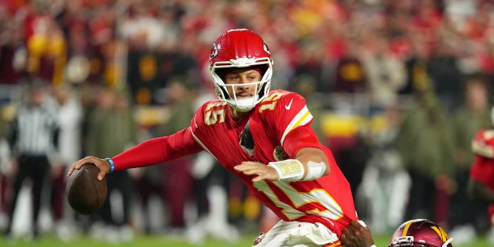 Mahomes, Hunt lead Chiefs to dominant win over Commanders, their 9th straight in the series