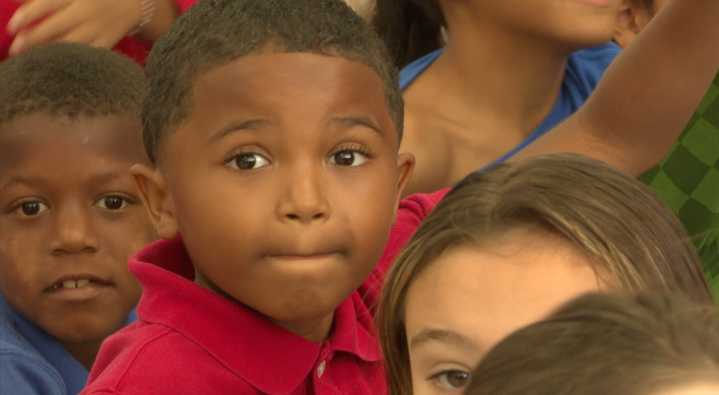 'Cops, Cookies and Stories' bring smiles to Temple Terrace students