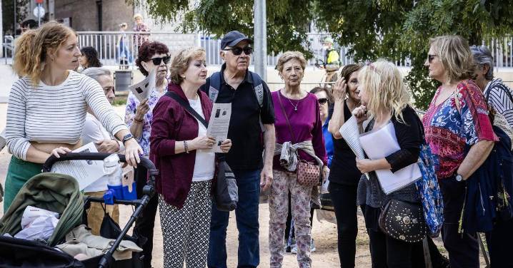 Reaprender el catalán después de jubilarse: "Quiero hablarlo con mis nietos"