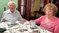 Elecciones: a los 96 y 93 años, Manuel y Elda vuelven a las urnas juntos como lo hicieron toda la vida