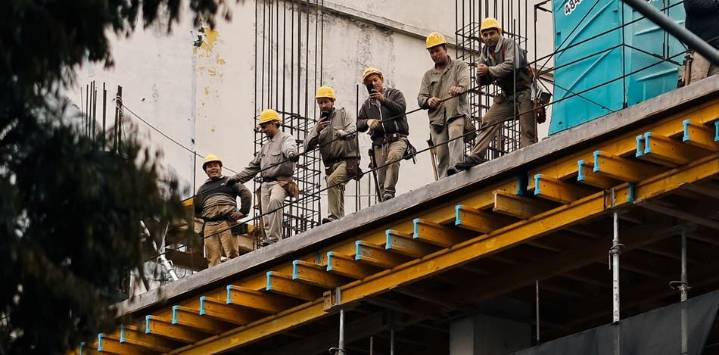 Reforma laboral: cómo es el proyecto que negocia el Gobierno y qué impacto tendría en salarios, paritarias e indemnizaciones