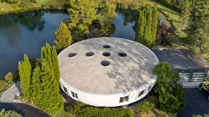 Unique ‘spaceship’ house for sale in Mettawa for $3.2M
