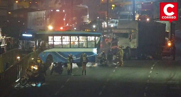 Accidente en Puente Nuevo: Tres vehículos pesados chocan y bloquean parte de la Vía de Evitamiento
