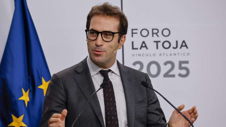 La reacción del ministro de Economía al informe de la UCO que refleja que el PSOE pagó a Ábalos con dinero metido en sobres