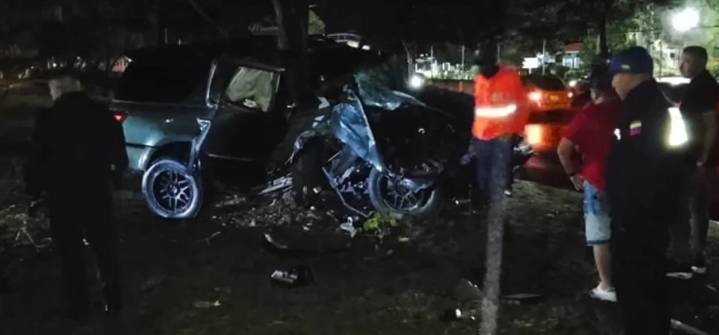 Conductor pierde la vida en choque en la avenida Universidad de Maracay