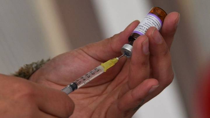 Inicia vacunación invernal contra influenza, Covid