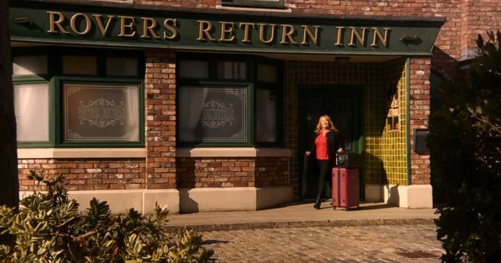 Coronation Street star's real reason for exit as departure scenes changed as legend was to 'return'
