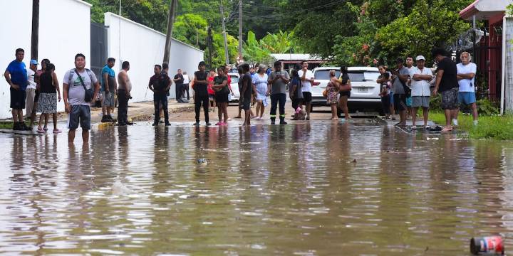 Estudiantes de la UV convocan a protestas por la desaparición de 192 compañeros a causa de las inundaciones