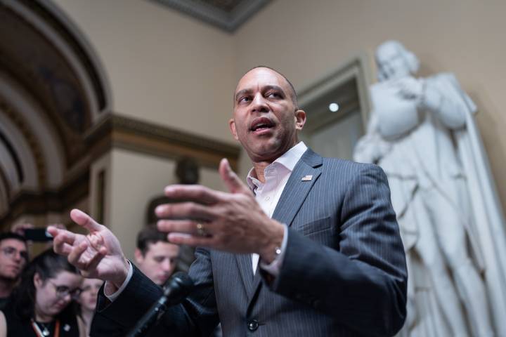 Lawmakers 'hold the line' in Illinois redistricting to protect the black vote