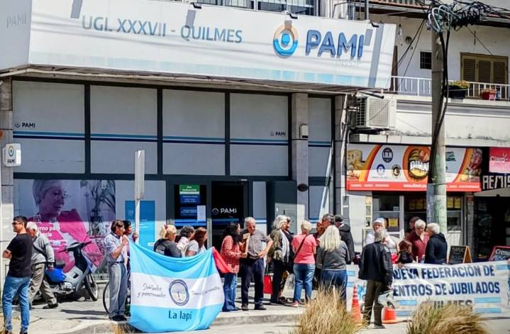 (VIDEO) Jubilados reclamaron en PAMI Quilmes