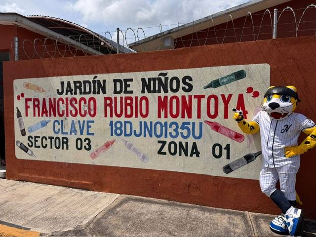 BÉISBOL EN TU ESCUELA CON JAGUARES