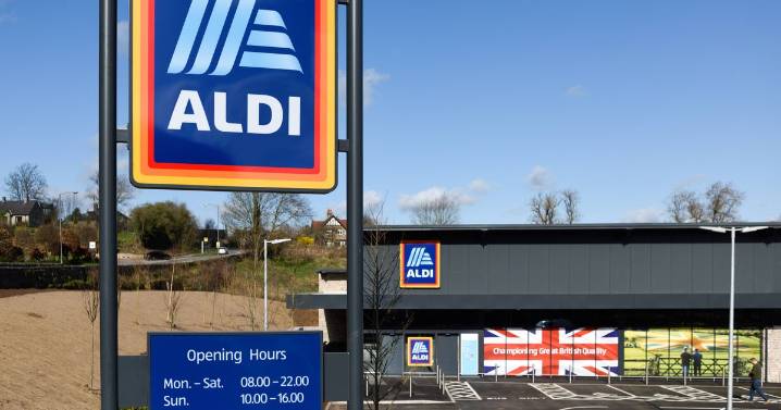 Major government statement issued on supermarkets changing Sunday opening hours