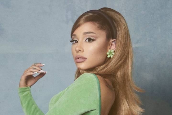 Ariana Grande lanza una edición exclusiva de su disco 'Positions' en su quinto aniversario