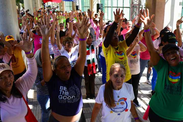 Jornada integral lleva bienestar a mil abuelas y abuelos de Caracas