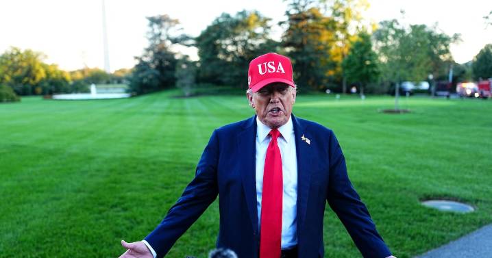 Trump anuncia aranceles de 25% a camiones medianos y pesados