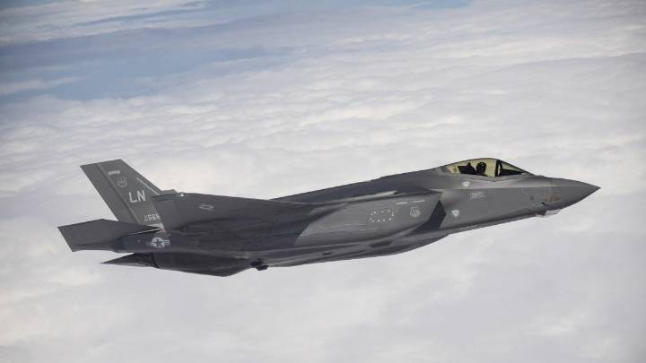 Al menos cinco aviones de combate de EEUU se acercaron a las costas de Venezuela y el régimen de Maduro denuncia “provocación”